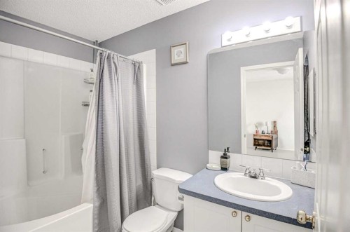 207 Crystalridge Place, Okotoks, AB - Indoor Photo Showing Bathroom