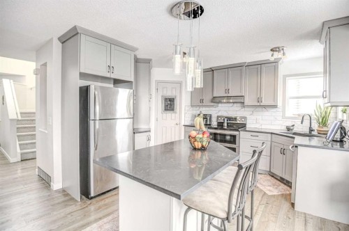207 Crystalridge Place, Okotoks, AB - Indoor Photo Showing Kitchen With Upgraded Kitchen