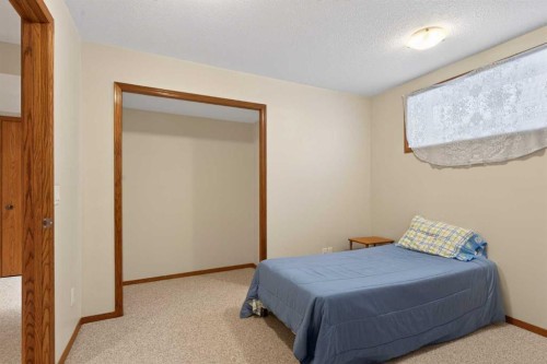 38 Tanner Close Se, Airdrie, AB - Indoor Photo Showing Bedroom