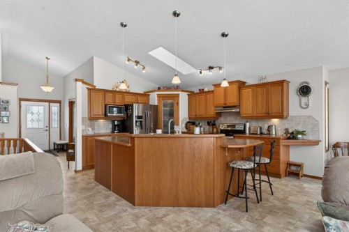 38 Tanner Close Se, Airdrie, AB - Indoor Photo Showing Kitchen