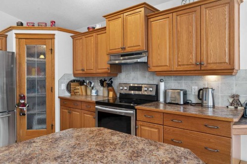 38 Tanner Close Se, Airdrie, AB - Indoor Photo Showing Kitchen