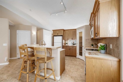 17 Rocky Ridge Villas Nw, Calgary, AB - Indoor Photo Showing Kitchen