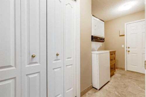 17 Rocky Ridge Villas Nw, Calgary, AB - Indoor Photo Showing Laundry Room