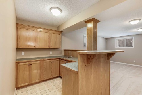 17 Rocky Ridge Villas Nw, Calgary, AB - Indoor Photo Showing Kitchen