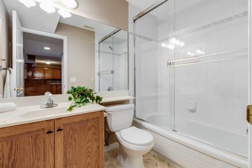 17 Rocky Ridge Villas Nw, Calgary, AB - Indoor Photo Showing Bathroom