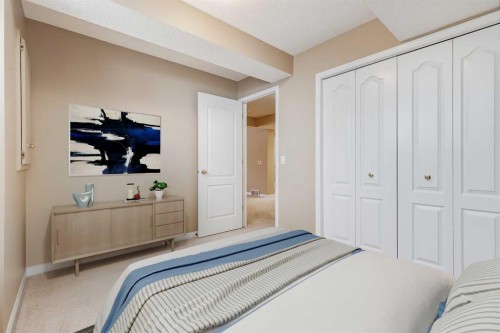17 Rocky Ridge Villas Nw, Calgary, AB - Indoor Photo Showing Bedroom