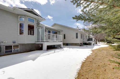 17 Rocky Ridge Villas Nw, Calgary, AB - Outdoor