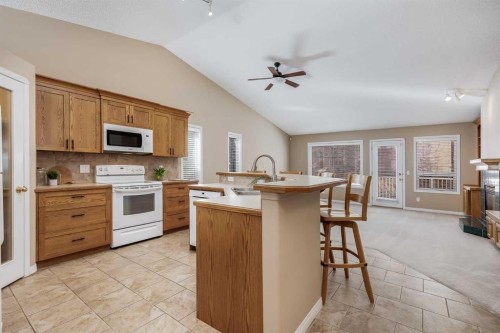 17 Rocky Ridge Villas Nw, Calgary, AB - Indoor Photo Showing Kitchen