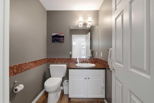 85 Cedarview Mews Sw, Calgary, AB - Indoor Photo Showing Bathroom