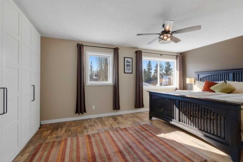 85 Cedarview Mews Sw, Calgary, AB - Indoor Photo Showing Bedroom