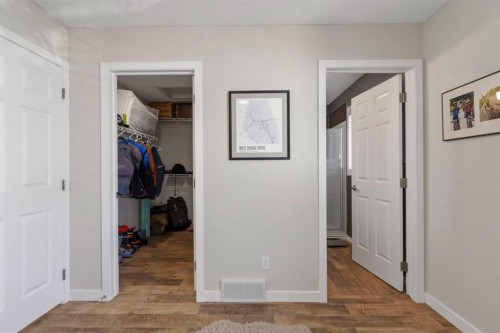85 Cedarview Mews Sw, Calgary, AB - Indoor Photo Showing Other Room