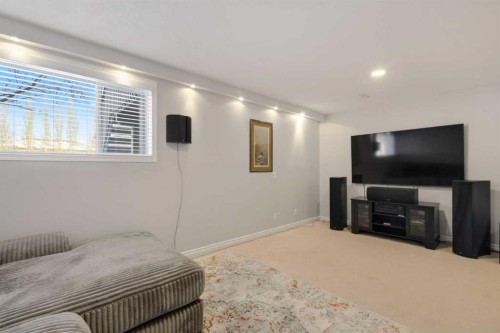 85 Cedarview Mews Sw, Calgary, AB - Indoor Photo Showing Bedroom