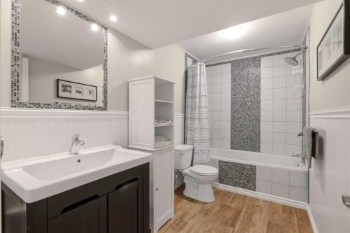 85 Cedarview Mews Sw, Calgary, AB - Indoor Photo Showing Bathroom