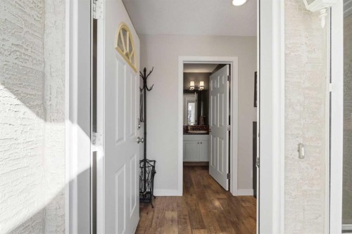 85 Cedarview Mews Sw, Calgary, AB - Indoor Photo Showing Other Room