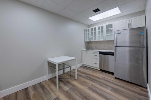 203-5116 52 Street, Red Deer, AB 