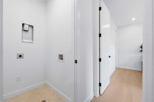 2-521 15 Avenue Ne, Calgary, AB - Indoor Photo Showing Other Room