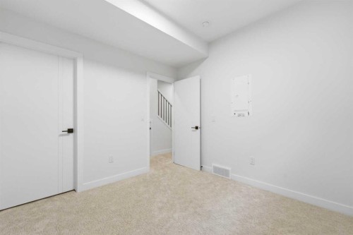 2-521 15 Avenue Ne, Calgary, AB - Indoor Photo Showing Other Room