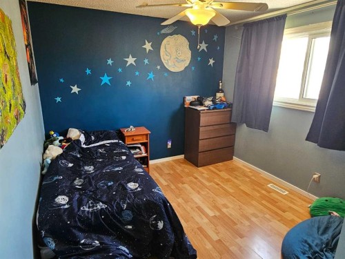 60 Erin Croft Place Se, Calgary, AB - Indoor Photo Showing Bedroom