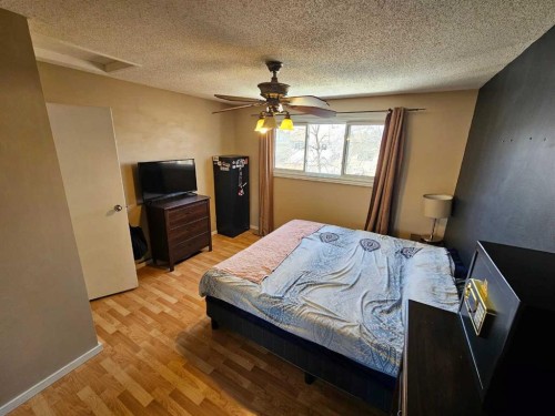 60 Erin Croft Place Se, Calgary, AB - Indoor Photo Showing Bedroom
