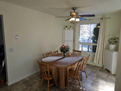 60 Erin Croft Place Se, Calgary, AB - Indoor Photo Showing Dining Room