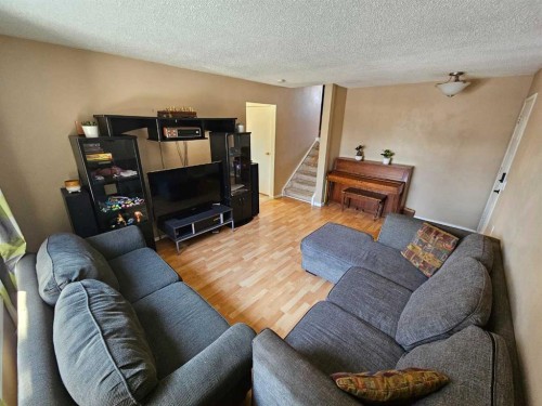 60 Erin Croft Place Se, Calgary, AB - Indoor Photo Showing Living Room