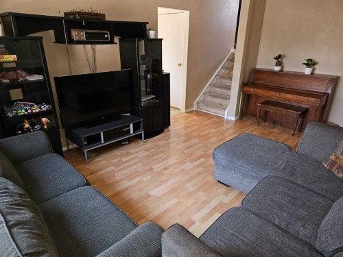 60 Erin Croft Place Se, Calgary, AB - Indoor Photo Showing Living Room