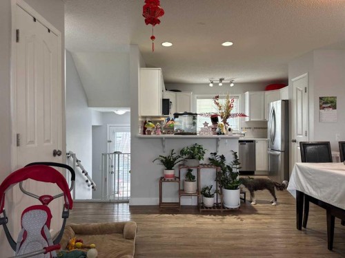 8-304 Ross Avenue, Cochrane, AB - Indoor Photo Showing Other Room