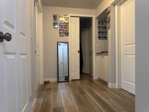 8-304 Ross Avenue, Cochrane, AB - Indoor Photo Showing Other Room