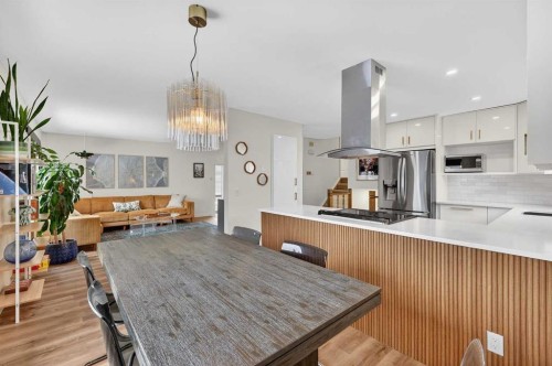 584 Woodhill Place Sw, Calgary, AB - Indoor