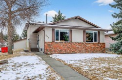 584 Woodhill Place SW Calgary, AB T2W 3L5