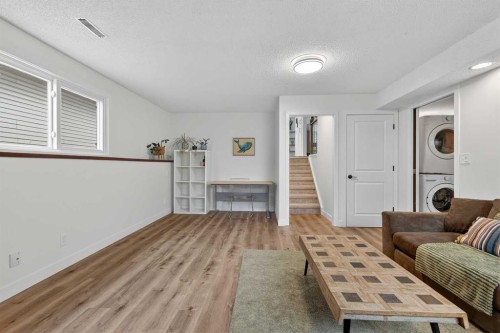 584 Woodhill Place Sw, Calgary, AB - Indoor