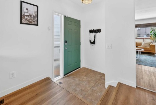 584 Woodhill Place Sw, Calgary, AB - Indoor Photo Showing Other Room