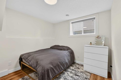 584 Woodhill Place Sw, Calgary, AB - Indoor Photo Showing Bedroom