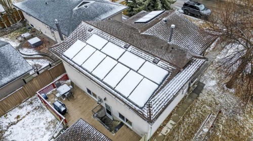 584 Woodhill Place Sw, Calgary, AB - Indoor Photo Showing Other Room