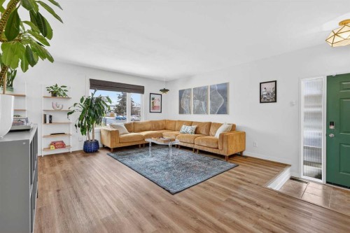 584 Woodhill Place Sw, Calgary, AB - Indoor Photo Showing Living Room