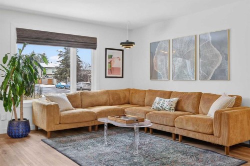 584 Woodhill Place Sw, Calgary, AB - Indoor Photo Showing Living Room