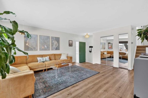 584 Woodhill Place Sw, Calgary, AB - Indoor Photo Showing Living Room
