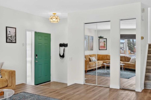 584 Woodhill Place Sw, Calgary, AB - Indoor