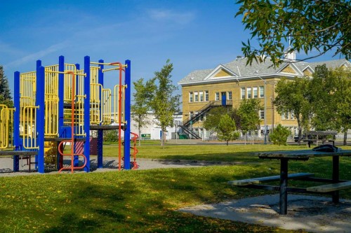 1-521 15 Avenue Ne, Calgary, AB - Outdoor