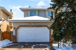 220 Woodbrook Mews SW Calgary, AB T2W 4P8