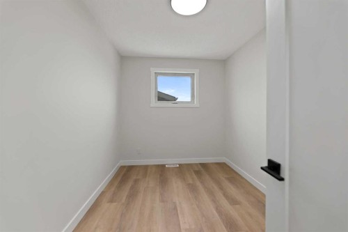 2031 24 Avenue Ne, Calgary, AB - Indoor Photo Showing Other Room