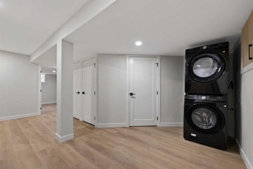 2031 24 Avenue Ne, Calgary, AB - Indoor Photo Showing Laundry Room