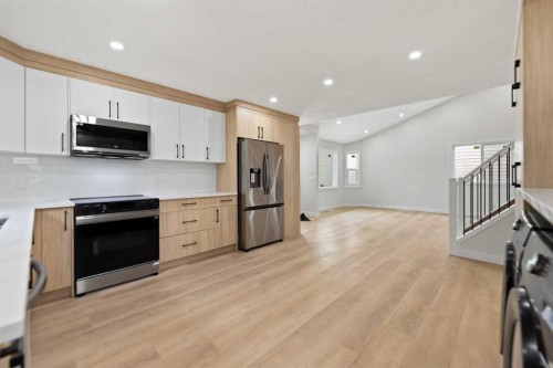 2031 24 Avenue Ne, Calgary, AB - Indoor Photo Showing Kitchen With Upgraded Kitchen