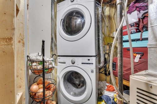 52 Saddlecreek Terrace, Calgary, AB - Indoor Photo Showing Laundry Room