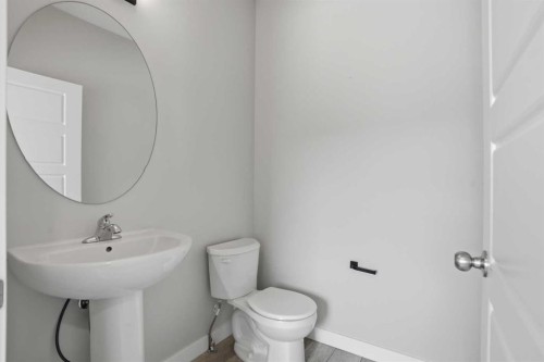 747 Creekside Boulevard Sw, Calgary, AB - Indoor Photo Showing Bathroom