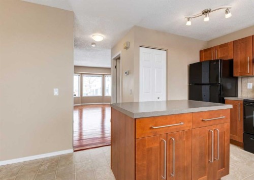 8 Castlepark Way Ne, Calgary, AB - Indoor Photo Showing Kitchen