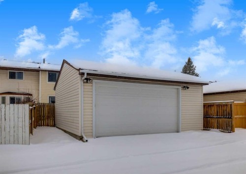 8 Castlepark Way Ne, Calgary, AB - Outdoor With Exterior