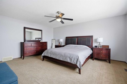 126 Pantego Way Nw, Calgary, AB - Indoor Photo Showing Bedroom