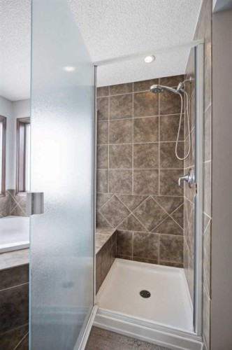 126 Pantego Way Nw, Calgary, AB - Indoor Photo Showing Bathroom