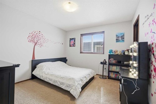 126 Pantego Way Nw, Calgary, AB - Indoor Photo Showing Bedroom